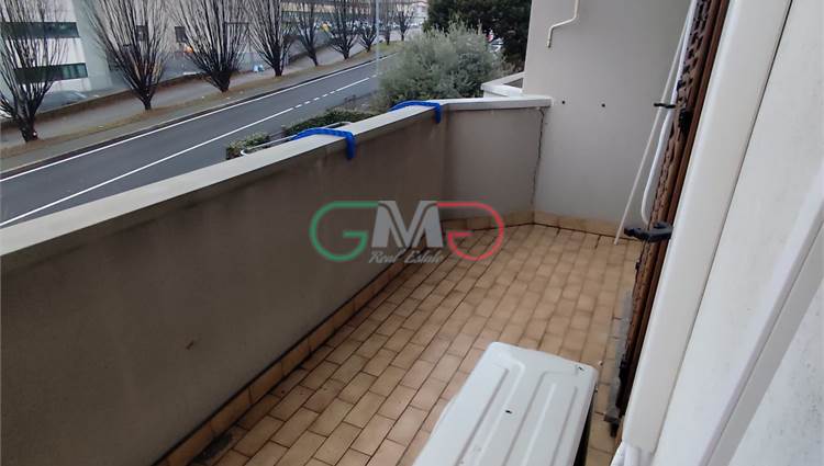 balcone fronte strada